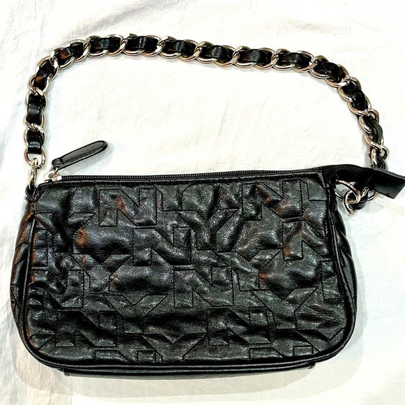 NEW YORK & CO initialed quilted black chain strap shoulder bag size 8x5 preowned - Picture 3 of 14